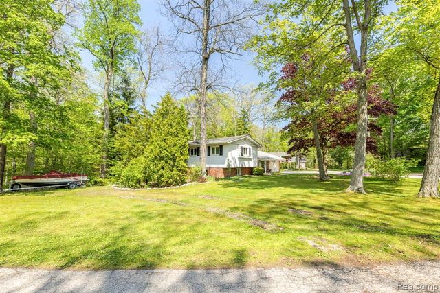 3560 North Road, Clyde, MI 48049
