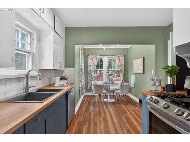 6136 Ne BEECH St, Portland, OR 97213