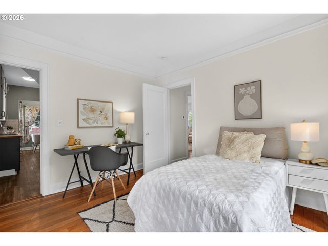 6136 Ne BEECH St, Portland, OR 97213