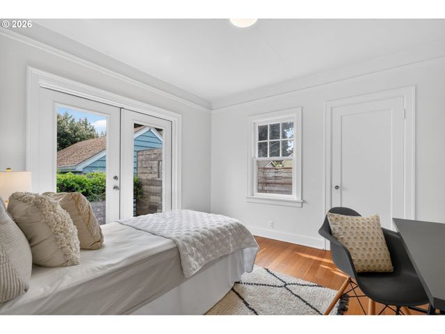 6136 Ne BEECH St, Portland, OR 97213