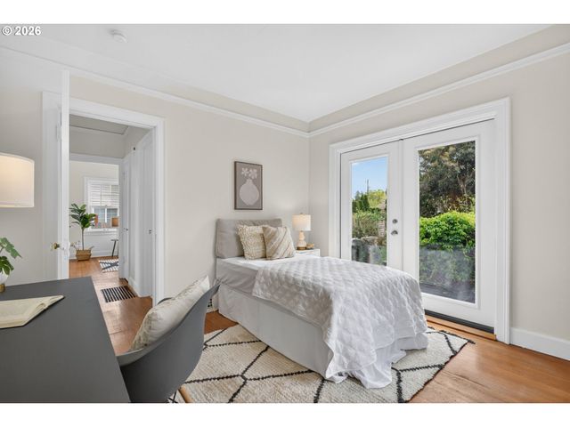 6136 Ne BEECH St, Portland, OR 97213