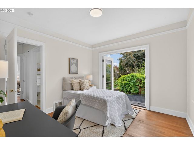 6136 Ne BEECH St, Portland, OR 97213