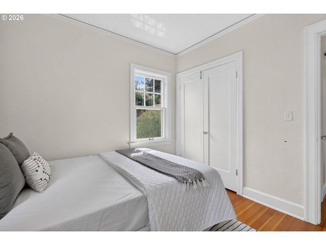 6136 Ne BEECH St, Portland, OR 97213