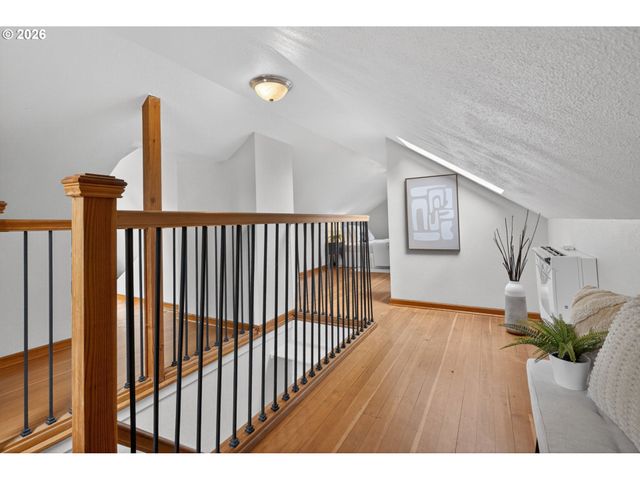 6136 Ne BEECH St, Portland, OR 97213