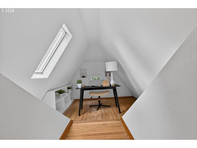 6136 Ne BEECH St, Portland, OR 97213