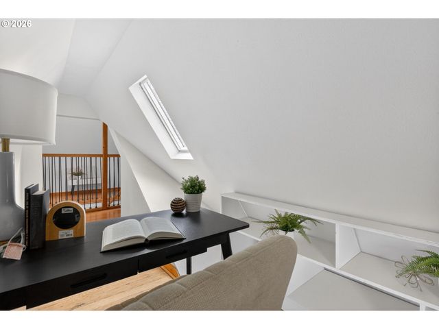 6136 Ne BEECH St, Portland, OR 97213