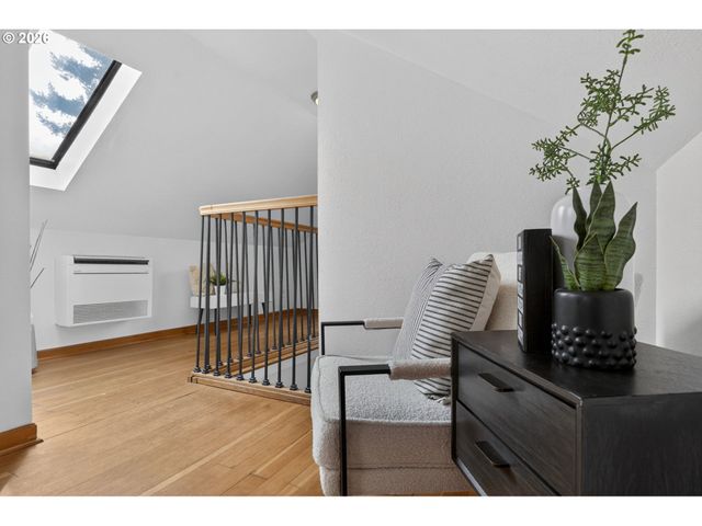 6136 Ne BEECH St, Portland, OR 97213