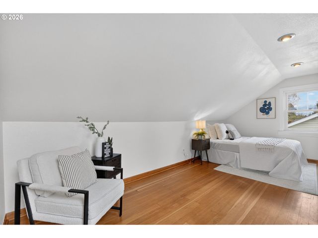 6136 Ne BEECH St, Portland, OR 97213