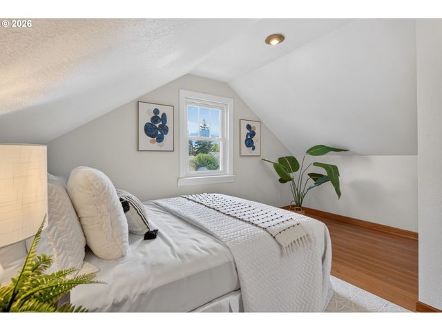 6136 Ne BEECH St, Portland, OR 97213