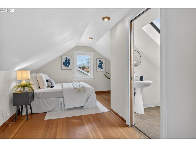 6136 Ne BEECH St, Portland, OR 97213