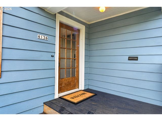 6136 Ne BEECH St, Portland, OR 97213
