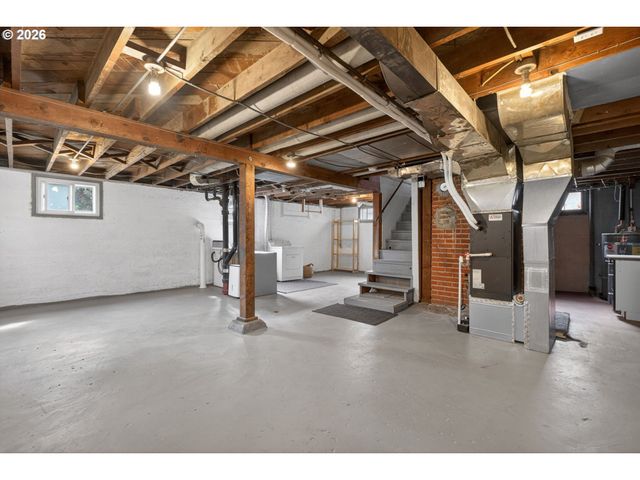 6136 Ne BEECH St, Portland, OR 97213