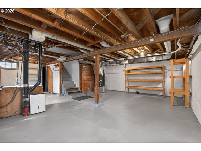 6136 Ne BEECH St, Portland, OR 97213