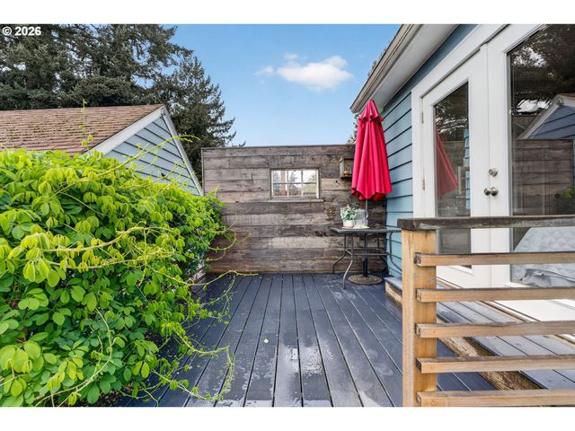 6136 Ne BEECH St, Portland, OR 97213