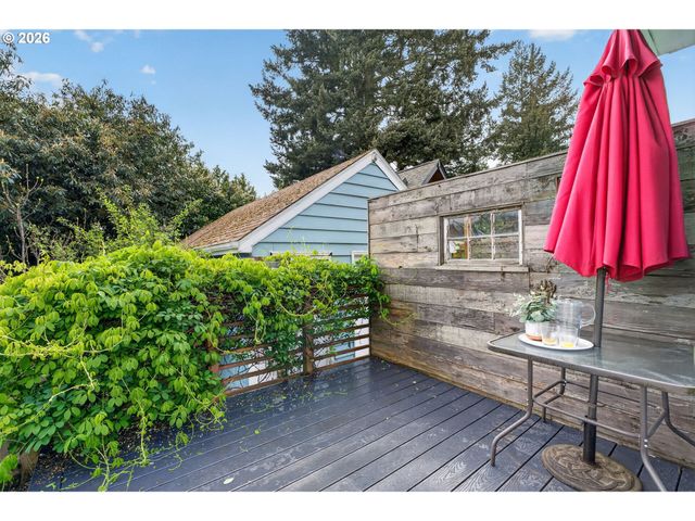 6136 Ne BEECH St, Portland, OR 97213