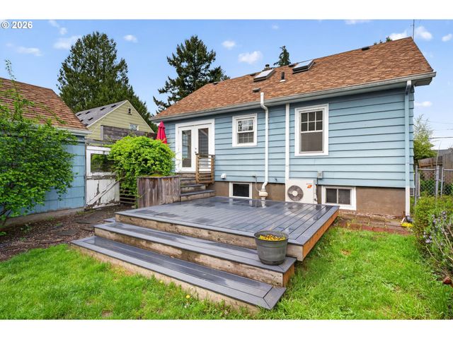 6136 Ne BEECH St, Portland, OR 97213