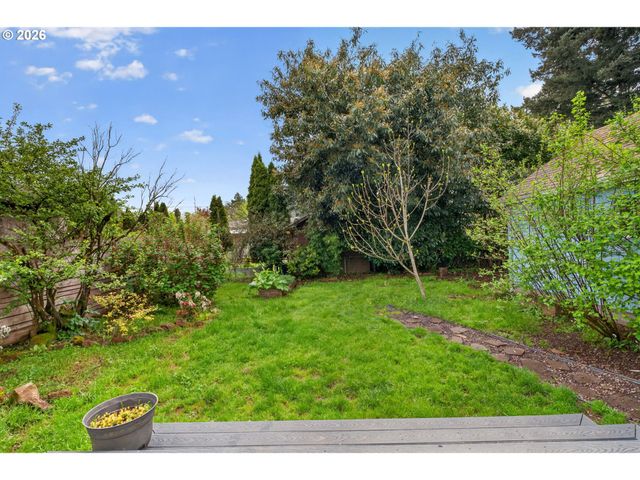 6136 Ne BEECH St, Portland, OR 97213