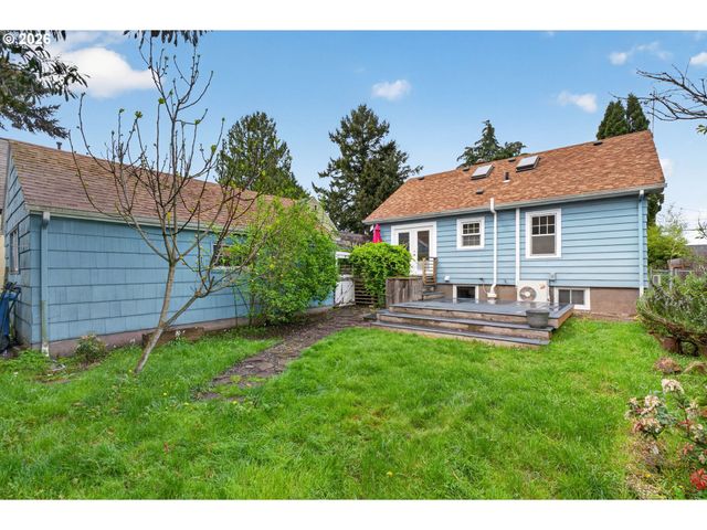 6136 Ne BEECH St, Portland, OR 97213