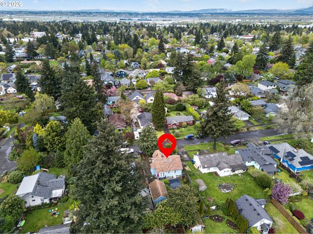 6136 Ne BEECH St, Portland, OR 97213