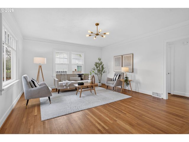 6136 Ne BEECH St, Portland, OR 97213