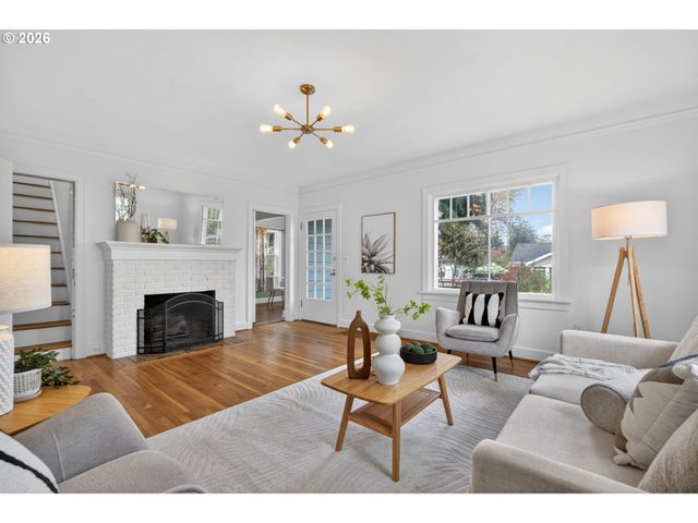 6136 Ne BEECH St, Portland, OR 97213