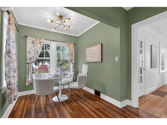 6136 Ne BEECH St, Portland, OR 97213