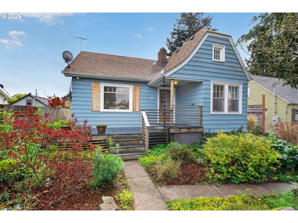 6136 Ne BEECH St, Portland, OR 97213