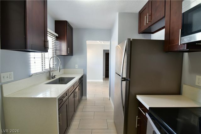 1003 East Clark Avenue 4, Las Vegas, NV 89101
