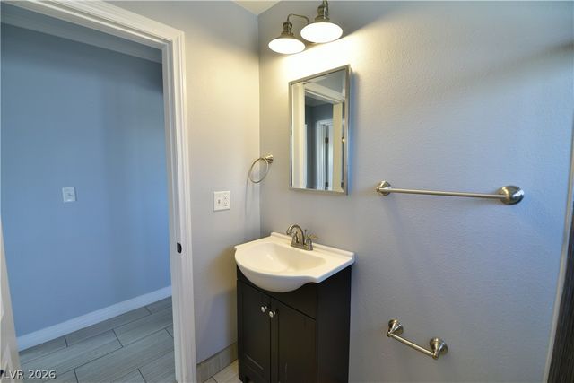 1003 East Clark Avenue 4, Las Vegas, NV 89101
