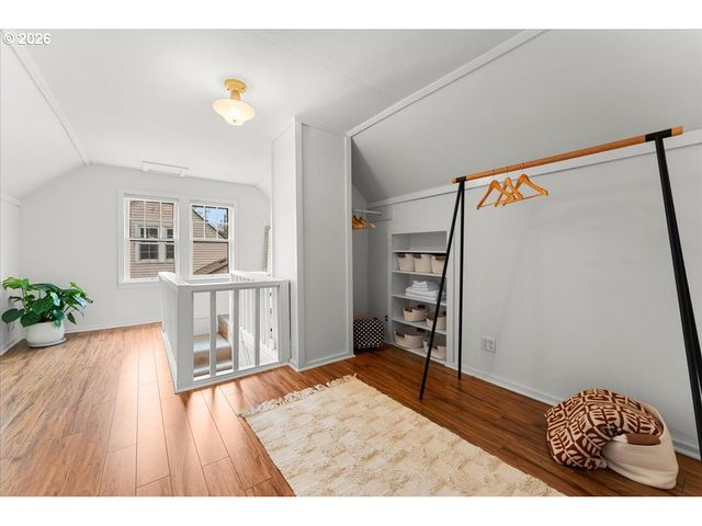 7916 N EMERALD Ave, Portland, OR 97217