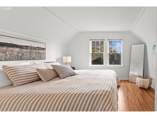 7916 N EMERALD Ave, Portland, OR 97217