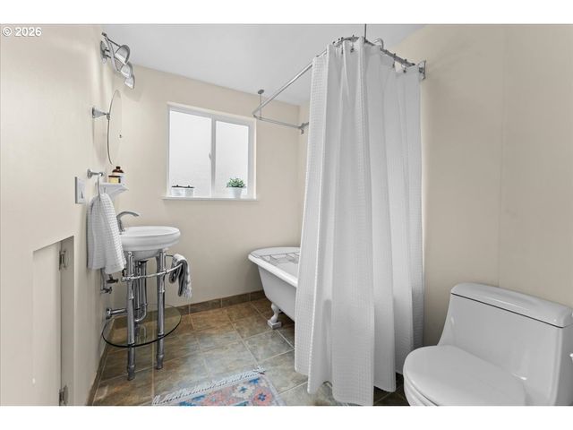 7916 N EMERALD Ave, Portland, OR 97217