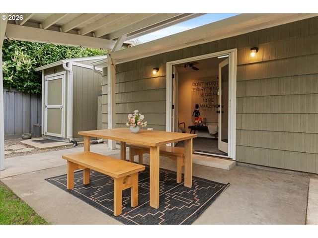 7916 N EMERALD Ave, Portland, OR 97217