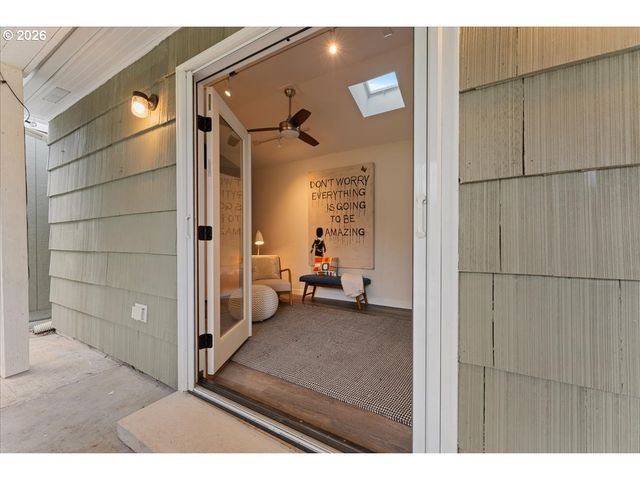 7916 N EMERALD Ave, Portland, OR 97217