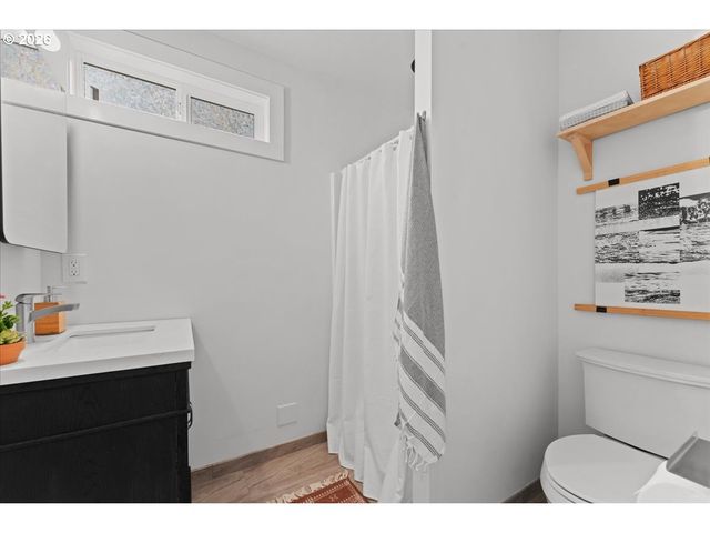 7916 N EMERALD Ave, Portland, OR 97217