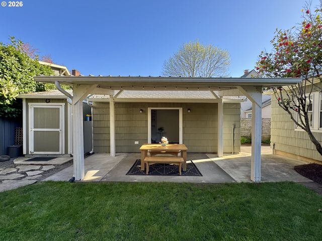 7916 N EMERALD Ave, Portland, OR 97217