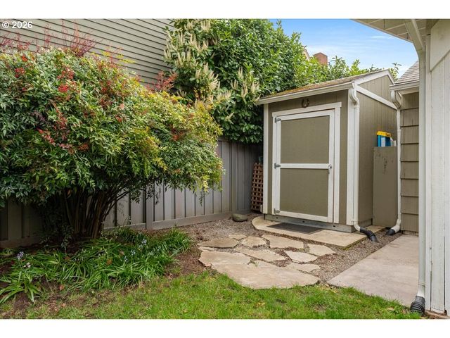 7916 N EMERALD Ave, Portland, OR 97217