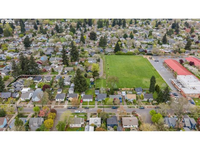 7916 N EMERALD Ave, Portland, OR 97217