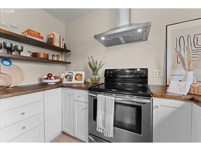 7916 N EMERALD Ave, Portland, OR 97217