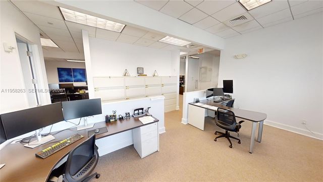 175 SW 7th St 1612, Miami, FL 33130