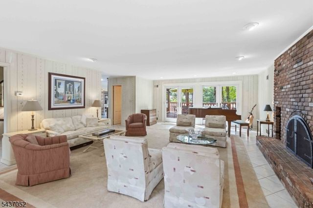 39 Meadowbrook Rd, Randolph Twp., NJ 07869