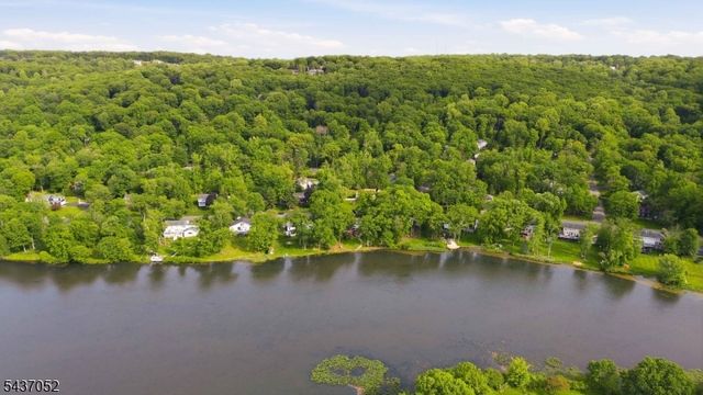 39 Meadowbrook Rd, Randolph Twp., NJ 07869