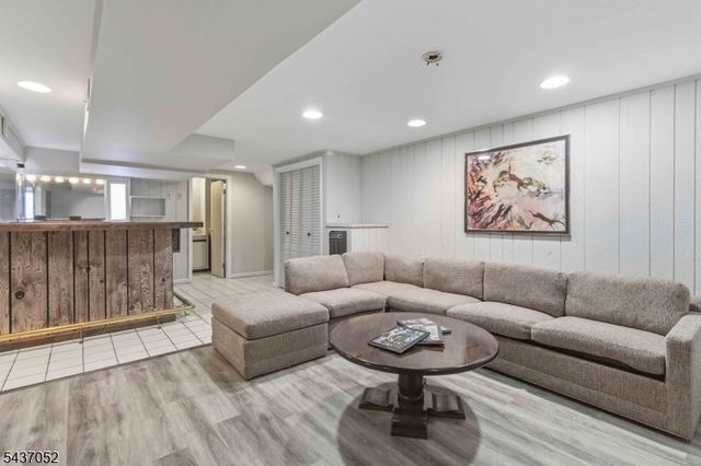 39 Meadowbrook Rd, Randolph Twp., NJ 07869