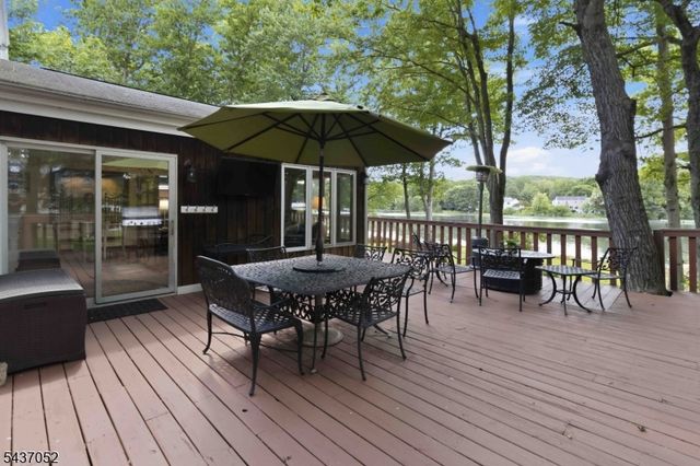39 Meadowbrook Rd, Randolph Twp., NJ 07869