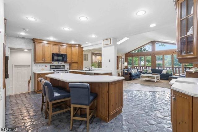 39 Meadowbrook Rd, Randolph Twp., NJ 07869