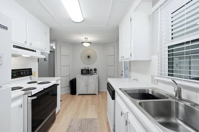 808 53RD AVENUE E 88, Bradenton, FL 34203