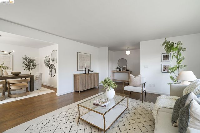 6109 Fairlane Dr, Oakland, CA 94611