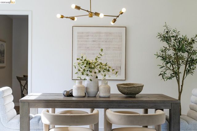 6109 Fairlane Dr, Oakland, CA 94611