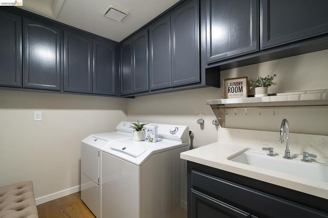 6109 Fairlane Dr, Oakland, CA 94611