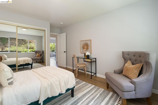 6109 Fairlane Dr, Oakland, CA 94611